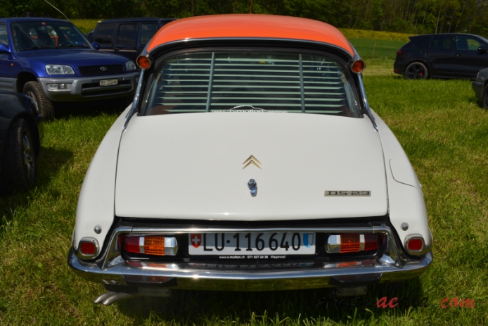 Citroën DS Series 3 1967-1975 (1973-1975 Citroën DS 23 Pallas sedan 4d), rear view
