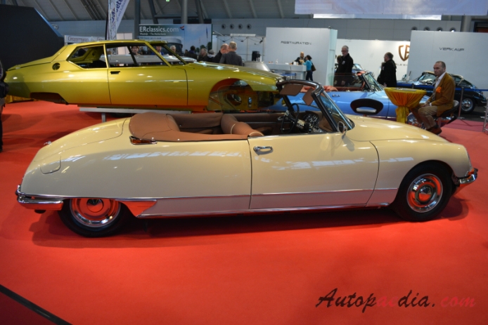 Citroën DS Series 3 1967-1975 (cabriolet 2d), right side view
