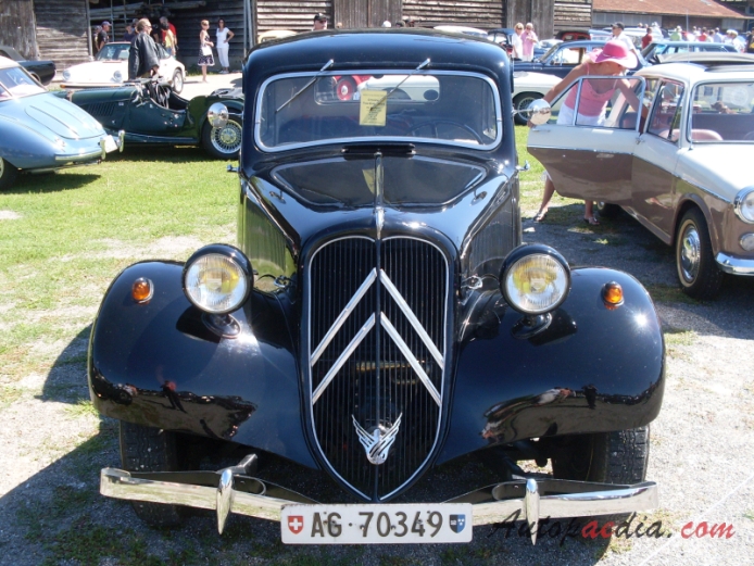 Citroën Traction Avant 1934-1957 (1947 Citroën 11BL Legere saloon 4d), przód