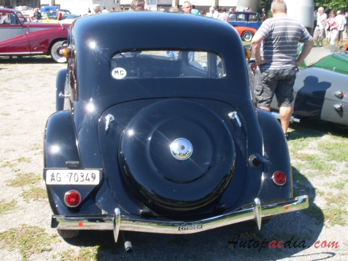 Citroën Traction Avant 1934-1957 (1947 Citroën 11BL Legere saloon 4d), tył