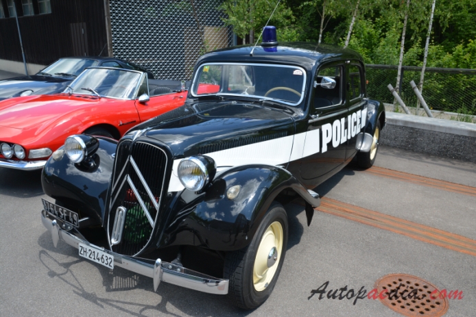 Citroën Traction Avant 1934-1957 (1952-1957 Citroën 11B Radiowóz policyjny saloon 4d), lewy przód