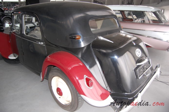 Citroën Traction Avant 1934-1957 (1956 Citroën 11D saloon 4d), lewy tył