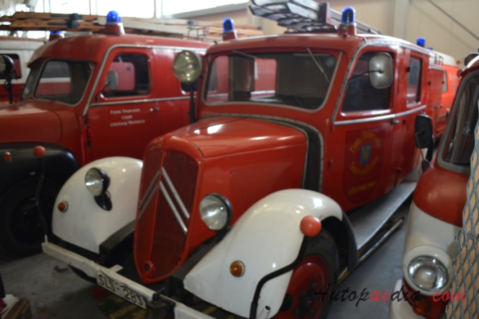 Citroën typ 23 (U23) 1935-1969 (1953 LF 8 wóz strażacki 4d), lewy przód