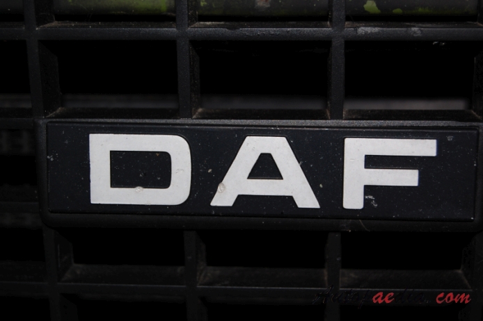 DAF 66 1972-1975 (1974-1975 DAF-Volvo Super Luxe sedan 2d), front emblem  