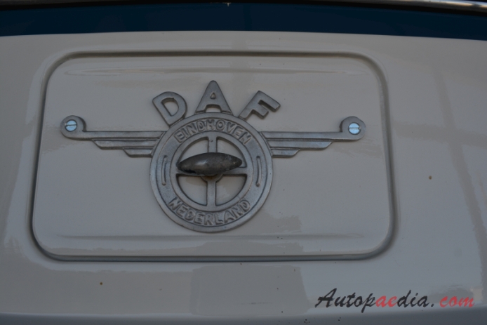 DAF 1100/1300/1500/1600/1800/1900 1959-1972 (1962-1972 DAF V1600 4x4 breakdown service), front emblem  