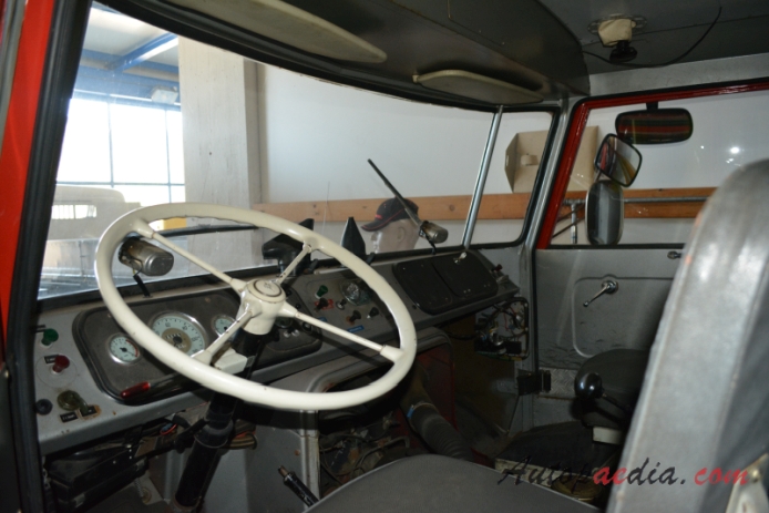 DAF 1100/1300/1500/1600/1800/1900 1959-1972 (wóz strażacki), wnętrze