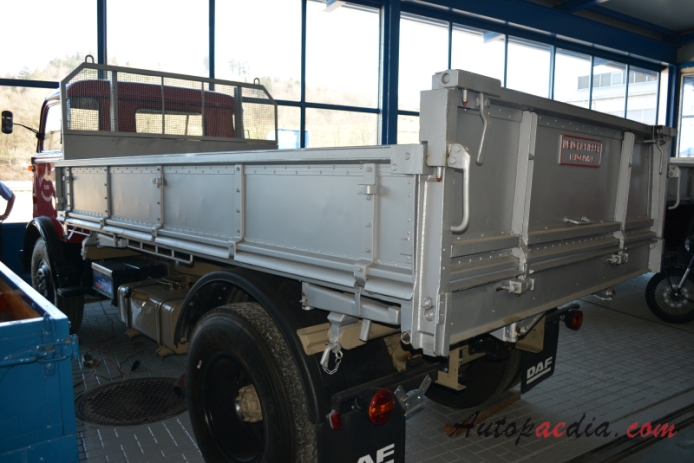DAF 1100/1300/1500/1600/1800/1900 1959-1972 (flatbed truck),  left rear view