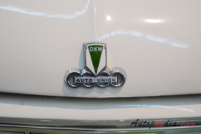 DKW F11 Junior 1959-1963 (1962 Junior de luxe sedan 2d), front emblem  