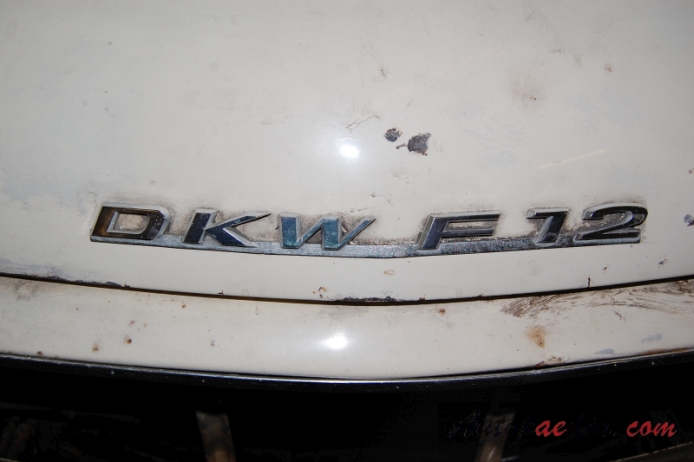 DKW F12 1963-1965 (1964 sedan 2d), front emblem  
