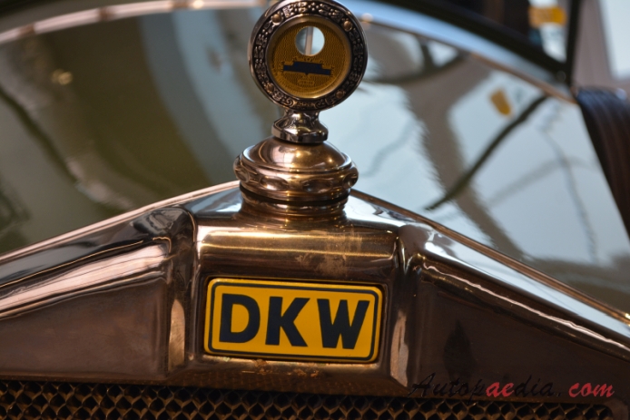 DKW PS 600 1929-1933 (1930 roadster), front emblem  
