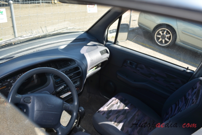 Daihatsu Move 1st generation (L600) 1995-1999 (hatchback 5d), interior