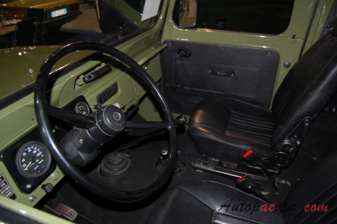 Daihatsu Taft 1974-1984 (1978 F20 Fourtrack Soft Top 2d), interior
