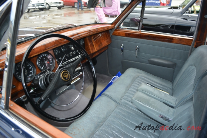 Daimler 2.5 V8 1962-1967 (1964 saloon 4d), wnętrze