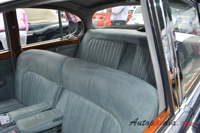 Daimler 2.5 V8 1962-1967 (1964 saloon 4d), interior