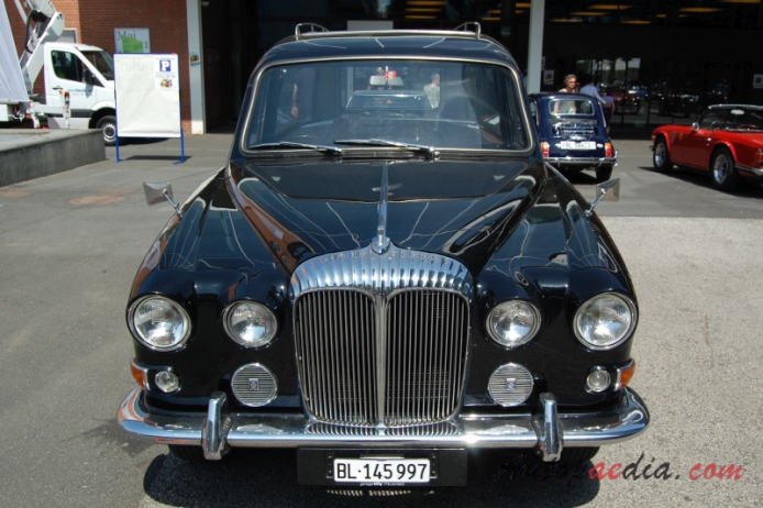 Daimler DS420 1968-1992 (hearse), front view