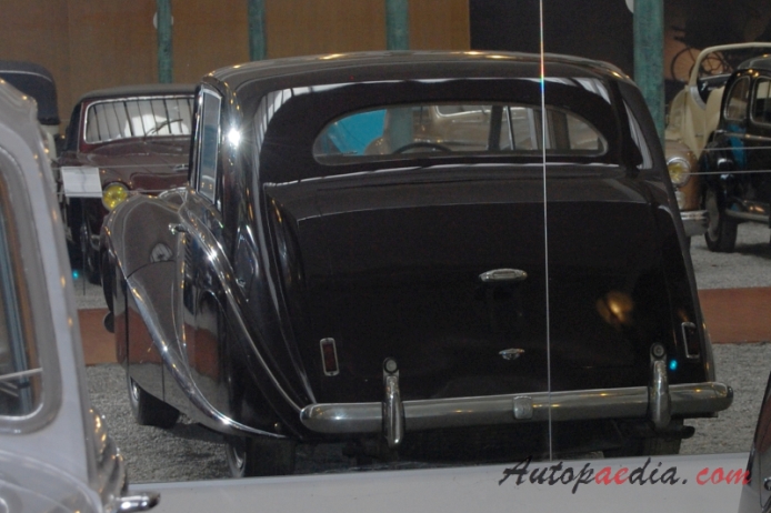 Daimler Regency 1952-1954 (1954 DF302 limousine 4d),  left rear view