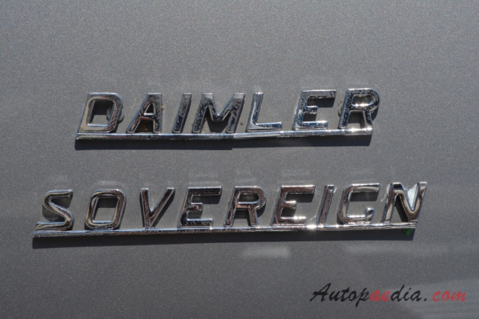 Daimler Sovereign 420 1966-1969 (1968 sedan 4d), emblemat tył 