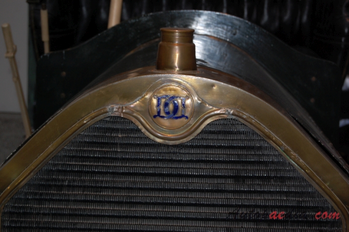 Darracq 20/28 1907 (Coupé Chaffeur SS), emblemat przód 