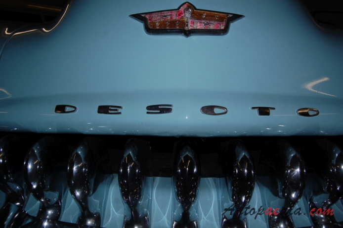 DeSoto Firedome 1. generacja 1952-1954 (1952 sedan 4d), emblemat przód 