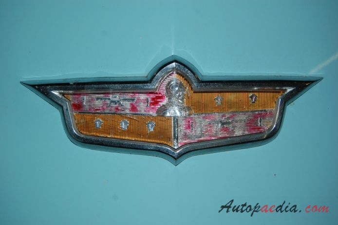 DeSoto Firedome 1. generacja 1952-1954 (1952 sedan 4d), emblemat przód 