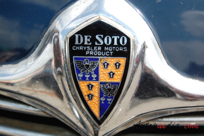 DeSoto Series 1932 (unknown model Sedan 4d), front emblem  