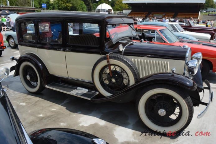 DeSoto Series K-SA 1929-1932 (1930 Six Sedan 4d), right side view
