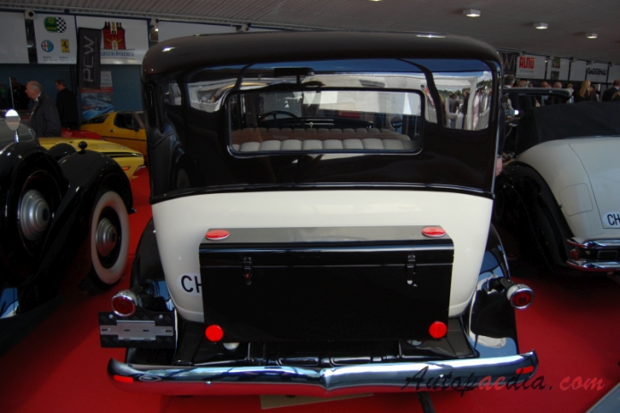 DeSoto Series K-SA 1929-1932 (1930 Six Sedan 4d), rear view