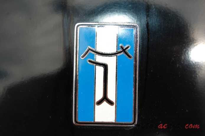 De Tomaso Pantera 1971-1993 (1972 GTS), front emblem  