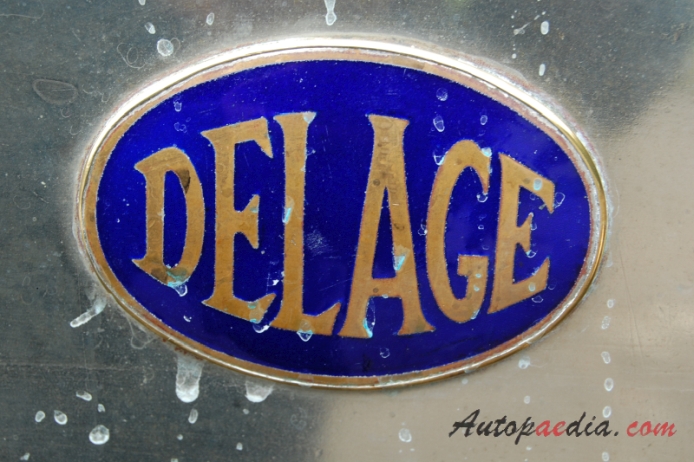 Delage unknown model (saloon 4d), front emblem  