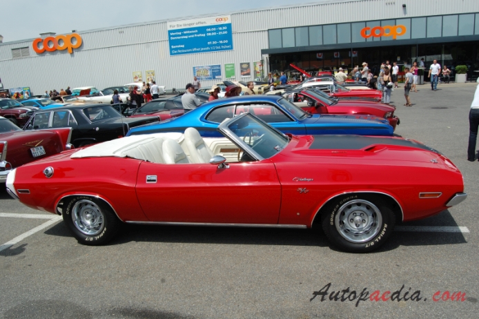 Dodge Challenger 1st generation 1970-1974 (1970 R/T 440 Magnum convertible), right side view