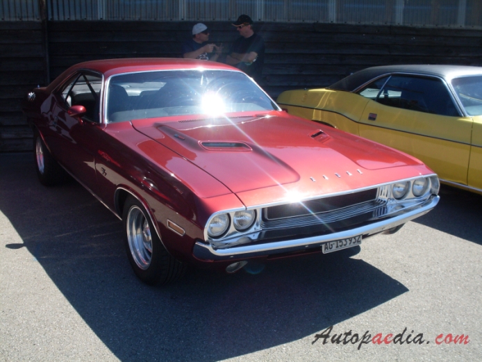 Dodge Challenger 1st generation 1970-1974 (1970 R/T hardtop), right front view
