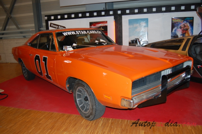 Dodge Charger B-body 2nd generation 1968-1970 (1969 R/T General Lee hardtop 2d), right front view