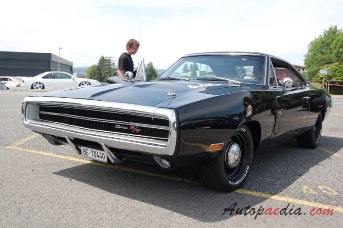 Dodge Charger B-body 2nd generation 1968-1970 (1970 440 R/T hardtop 2d), left front view
