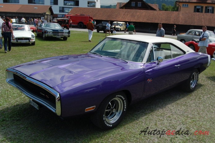 Dodge Charger B-body 2nd generation 1968-1970 (1970 R/T hardtop 2d), left front view