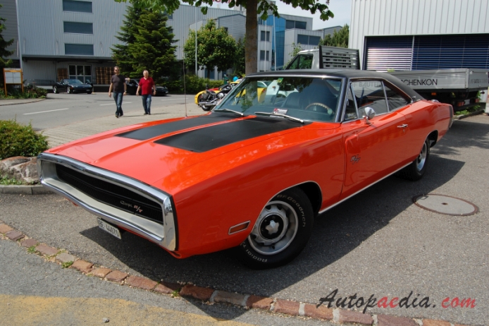 Dodge Charger B-body 2nd generation 1968-1970 (1970 R/T hardtop 2d), left front view