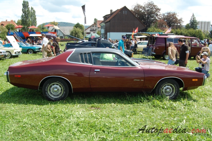 Dodge Charger B-body 3rd generation 1971-1974 (1973 Charger SE), right side view