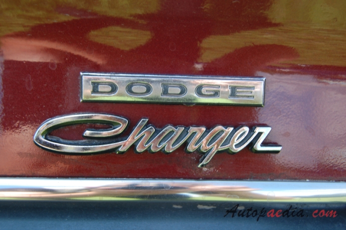 Dodge Charger B-body 3. generacja 1971-1974 (1973 Charger SE), emblemat tył 