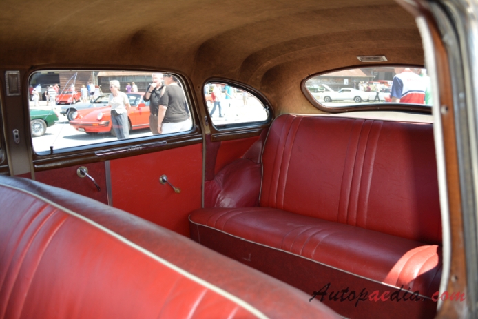 Dodge Custom Royal 1946-1949 (1947 Custom Sedan 4d), wnętrze