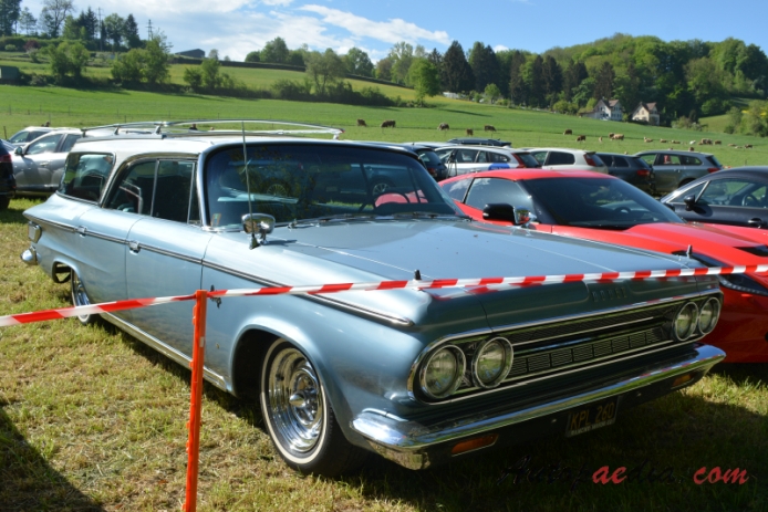 Dodge Custom 880 1962-1965 (1964 Station Wagon 5d), right front view
