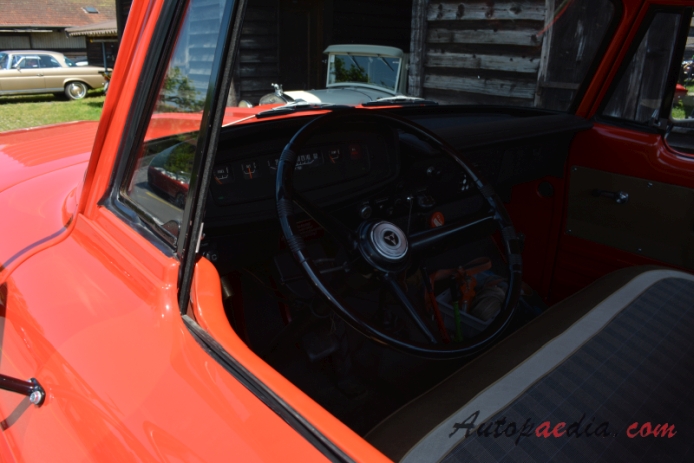 Dodge D series 2. generacja 1965-1971 (1968 D300 ciężarówka), wnętrze