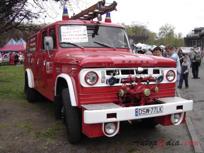 Dodge D series 2nd generation 1965-1971 (1968 D500 fire engine), right front view