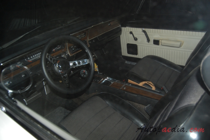 Dodge Dart 4. generacja 1967-1976 (1971 Swinger hardtop 2d), wnętrze