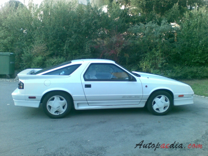 Dodge Daytona 1984-1993 (1989-1991 Chrysler Daytona Shelby), right side view