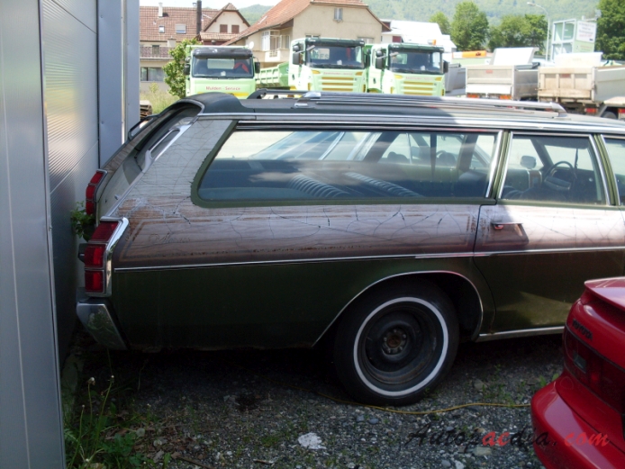 Dodge Monaco 1st generation 1965-1973 (1973 Station Wagon), right side view
