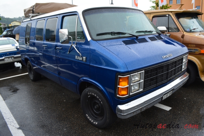 Dodge Ram Van 2nd generation 1979-1993 (1979-1985 250 Royal SE), right front view