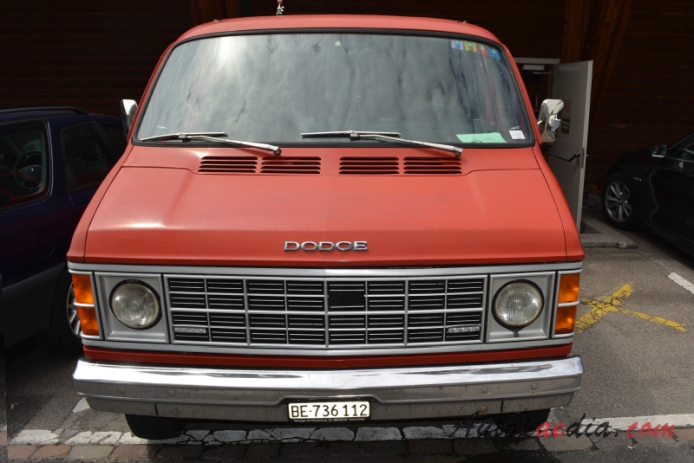 Dodge Ram Van 2nd generation 1979-1993 (1979-1985 Dodge Maxivan 300), front view