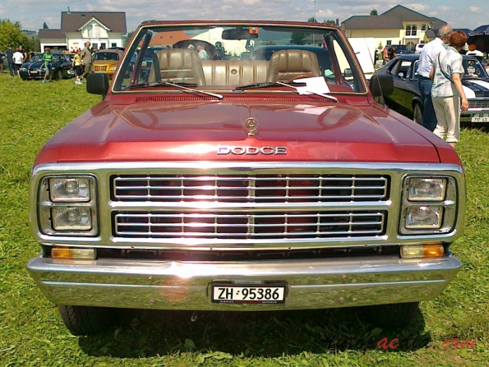 Dodge Ramcharger 1st generation 1974-1981 (1976 SUV 2d), front view
