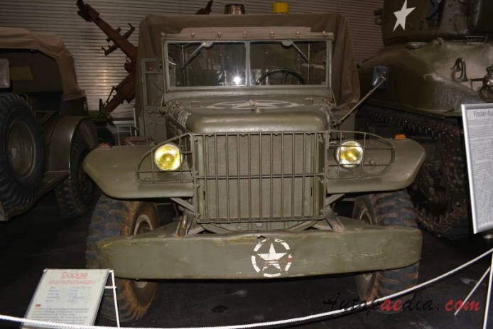 Dodge WC series 1940-1945 (1942 T223 WC-62 pojazd wojskowy)), przód