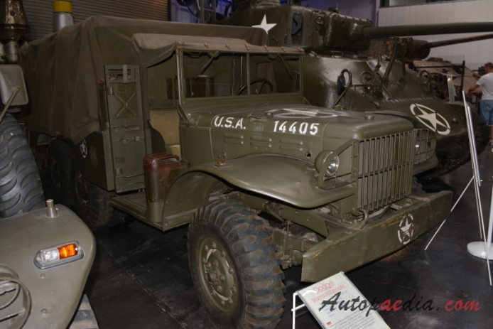 Dodge WC series 1940-1945 (1942 T223 WC-62 pojazd wojskowy)), prawy przód