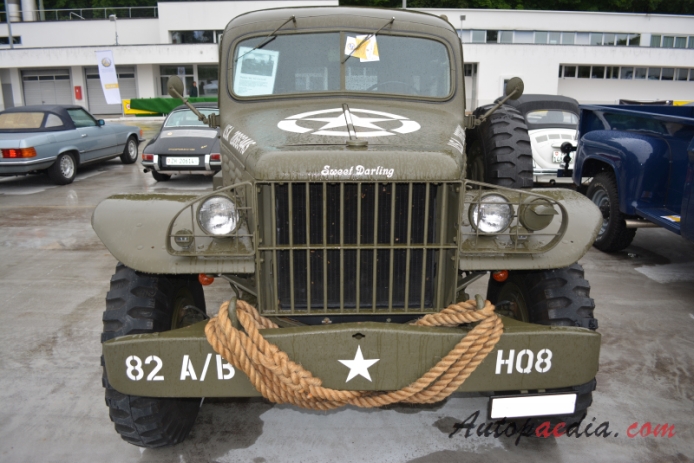 Dodge WC series 1940-1945 (1942 WC-53 Carryall pojazd wojskowy)), przód